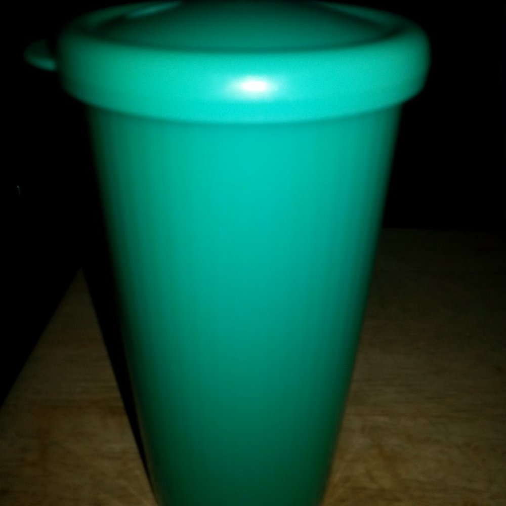 Insulated Tumbler with dripless straw seal.